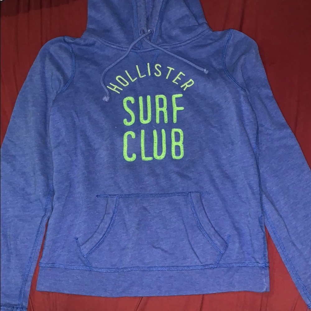 Super cute Hollister sweatshirt.